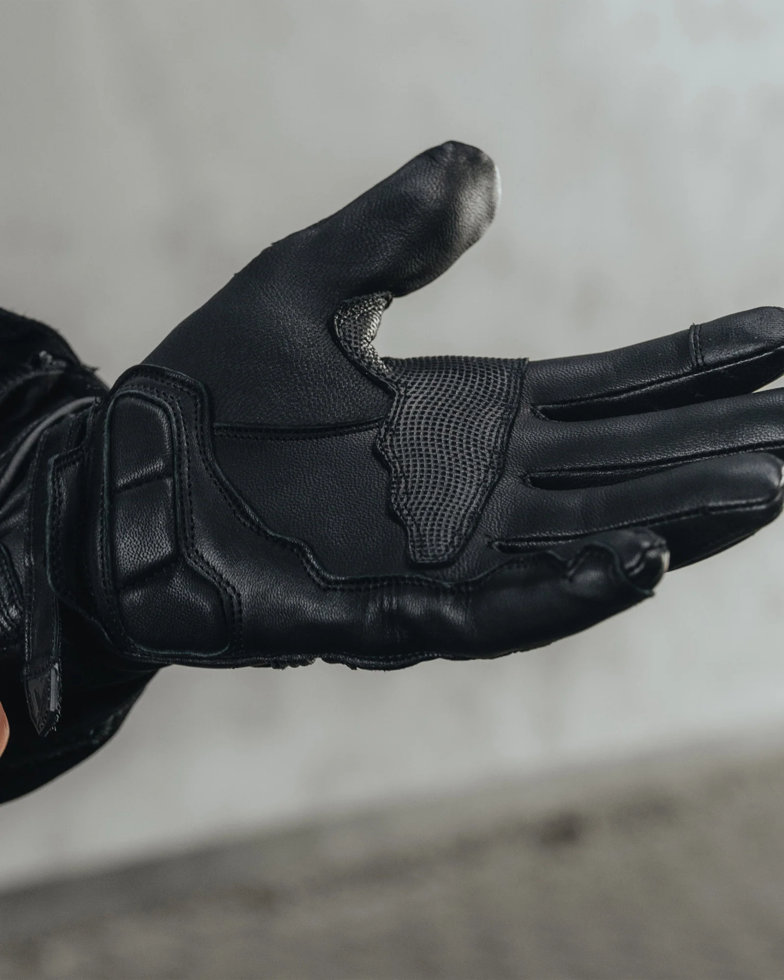 Hike II Motorcycle Gloves Black - Image 4